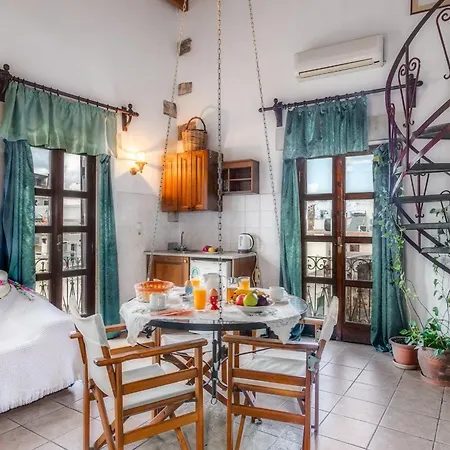 アパート Ifigenia Lux Maisonette In Oldtown And In Theriso Vilage 14 Km Outside Of Chania