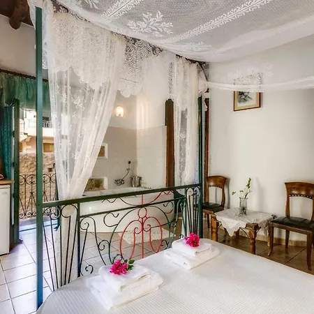 Ifigenia Lux Maisonette In Oldtown And In Theriso Vilage 14 Km Outside Of Chania ハニア