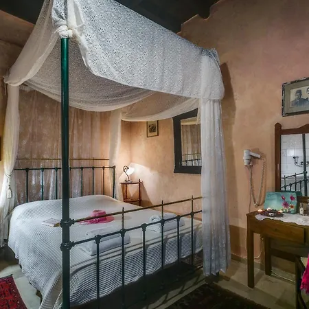 Ifigenia Lux Maisonette In Oldtown And In Theriso Vilage 14 Km Outside Of Chania ハニア