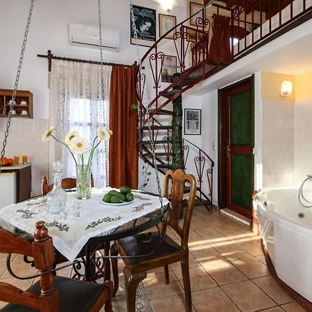 Ifigenia Lux Maisonette In Oldtown And In Theriso Vilage 14 Km Outside Of Chania アパート *
