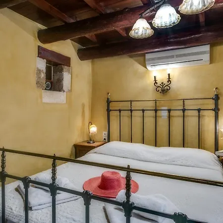 Ifigenia Lux Maisonette In Oldtown And In Theriso Vilage 14 Km Outside Of Chania 아파트 하니아
