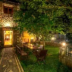 Ifigenia Lux Maisonette In Oldtown And In Theriso Vilage 14 Km Outside Of Chania Daire Hanya