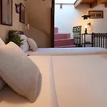 Ifigenia Lux Maisonette In Oldtown And In Theriso Vilage 14 Km Outside Of Chania דירה