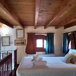 דירה Ifigenia Lux Maisonette In Oldtown And In Theriso Vilage 14 Km Outside Of Chania *