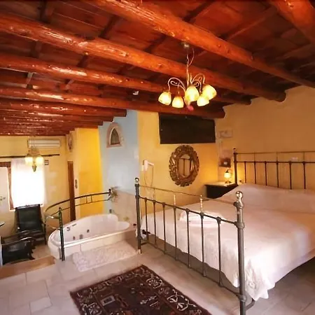Ifigenia Lux Maisonette In Oldtown And In Theriso Vilage 14 Km Outside Of Chania Appartamento