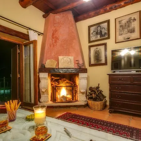 Appartamento Ifigenia Lux Maisonette In Oldtown And In Theriso Vilage 14 Km Outside Of Chania