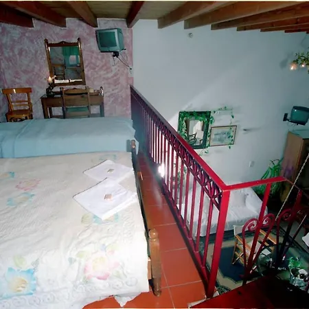アパート Ifigenia Lux Maisonette In Oldtown And In Theriso Vilage 14 Km Outside Of Chania ハニア