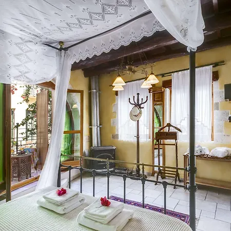 Ifigenia Lux Maisonette In Oldtown And In Theriso Vilage 14 Km Outside Of Chania アパート *