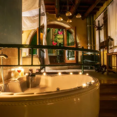 Ifigenia Lux Maisonette In Oldtown And In Theriso Vilage 14 Km Outside Of Chania ハニア