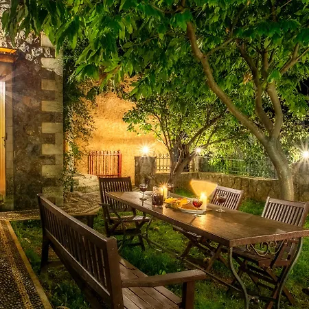 アパート Ifigenia Lux Maisonette In Oldtown And In Theriso Vilage 14 Km Outside Of Chania *