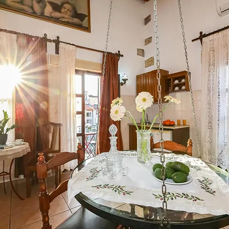 アパート Ifigenia Lux Maisonette In Oldtown And In Theriso Vilage 14 Km Outside Of Chania ハニア